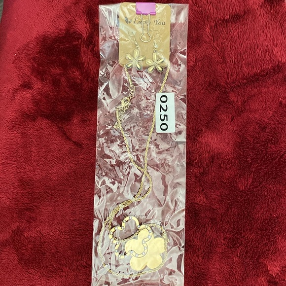 Lucky You 2Pc Clover Sterling Silver Pendant Chain Necklace Atq. Gold - Picture 6 of 6